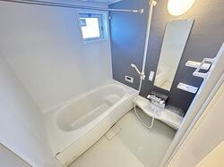 画像5:一坪サイズの浴室（浴室換気乾燥機付）