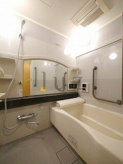 画像6:浴室乾燥機付きのゆったりバスルームです。