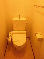 画像8:温水洗浄便座付トイレ