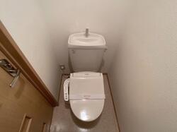 画像8:温水洗浄暖房便座つきトイレ