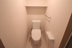 画像8:温水洗浄暖房便座付きトイレ