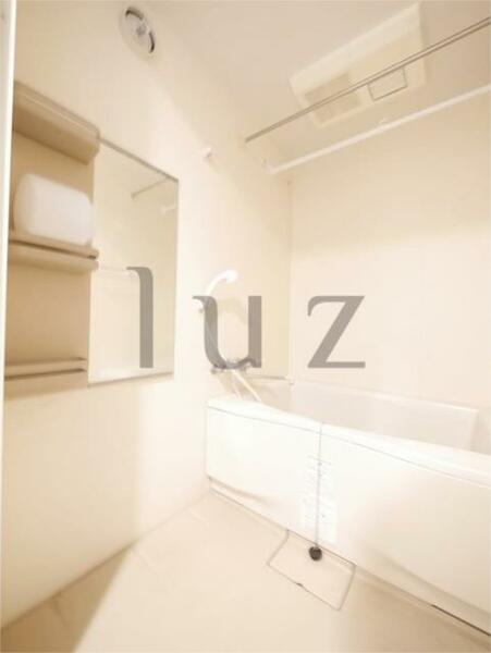 画像6:浴室乾燥機付きのゆったりバスルームです。