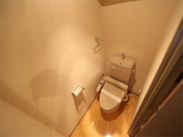 画像6:温水洗浄便座付トイレ