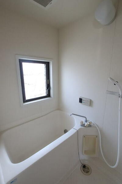 画像6:バスタイムが楽しめる独立タイプの浴室
