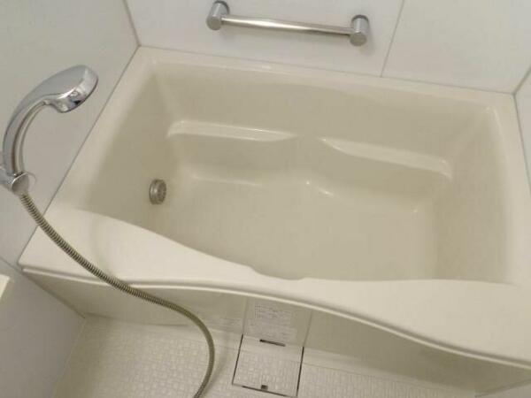 画像8:追焚機能付き清潔感のあるお風呂