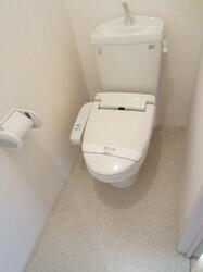 トイレ：102　温水洗浄便座トイレ