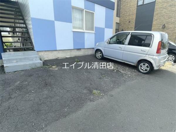 画像15:駐車場