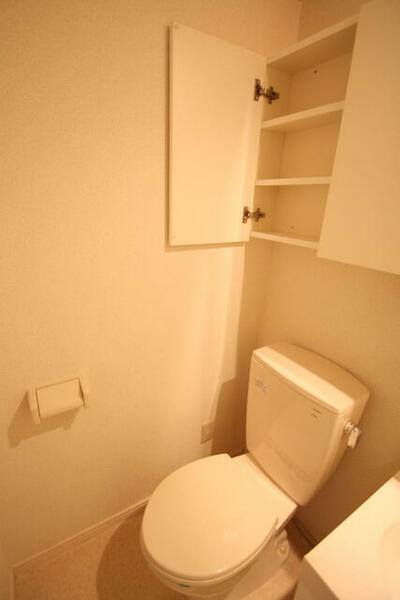 画像6:トイレ・バス別室です
