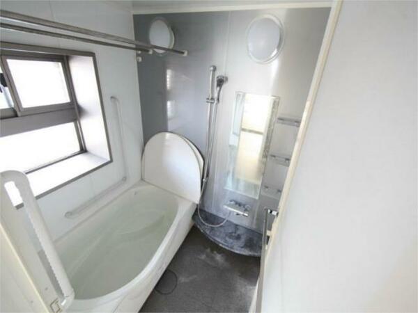 画像5:追い焚き　浴室暖房乾燥機　ミストサウナ付　お風呂　窓付