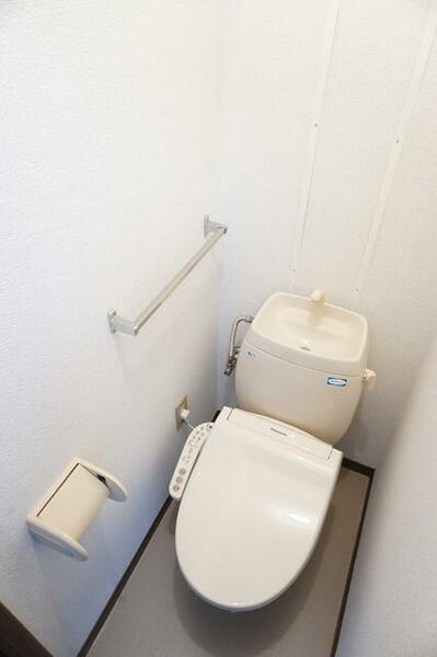 画像8:清潔な洗浄機能付きのトイレ
