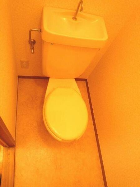 画像13:清潔感あるトイレ