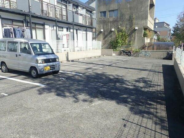 画像11:駐車場