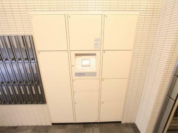 画像16:宅配ＢＯＸ　不在時に荷物を受け取ることができます