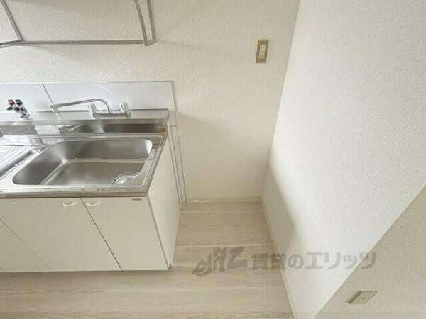 画像12:洗濯機置場：キッチン横に設置できます