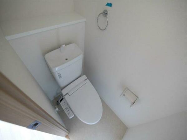 画像6:温水洗浄暖房便座取付トイレ