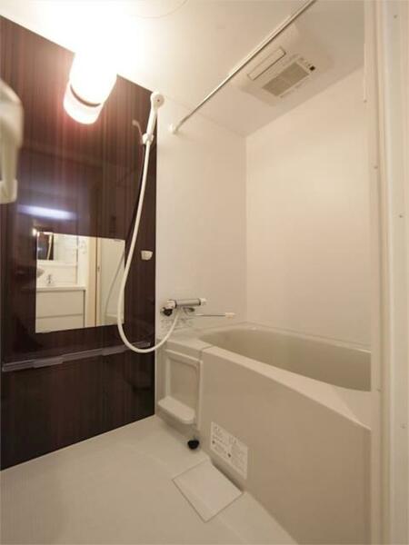 画像4:バスルーム　浴室暖房乾燥機付き