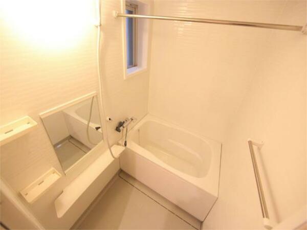画像5:浴室暖房乾燥機　２４時間換気機能バスルーム　窓付（換気良好）