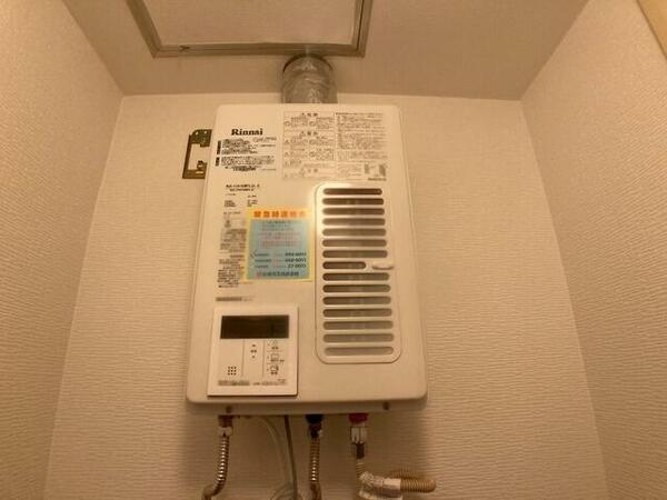 画像13:給湯器は簡単操作で温度調整ができますよ。