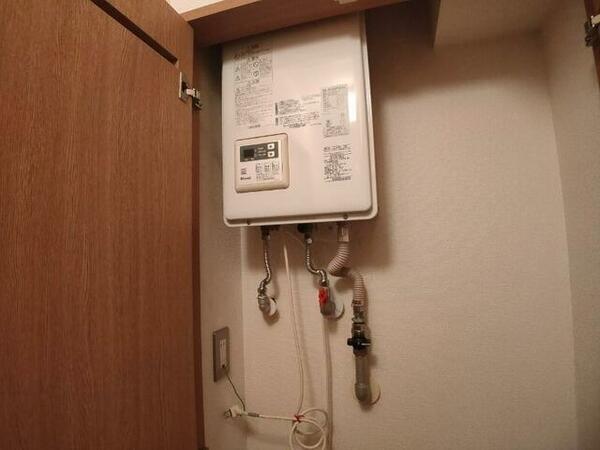 画像14:給湯器は簡単操作で温度調整ができますよ。