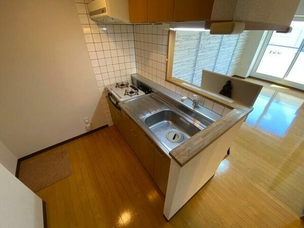 画像4:キッチンは調理スペースもあり料理がはかどりそうです。