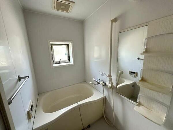 画像7:浴室には窓も有り換気良好です　追い焚き機能も完備
