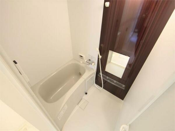 画像5:追い焚き　浴室暖房乾燥機付バスルーム　同仕様写真