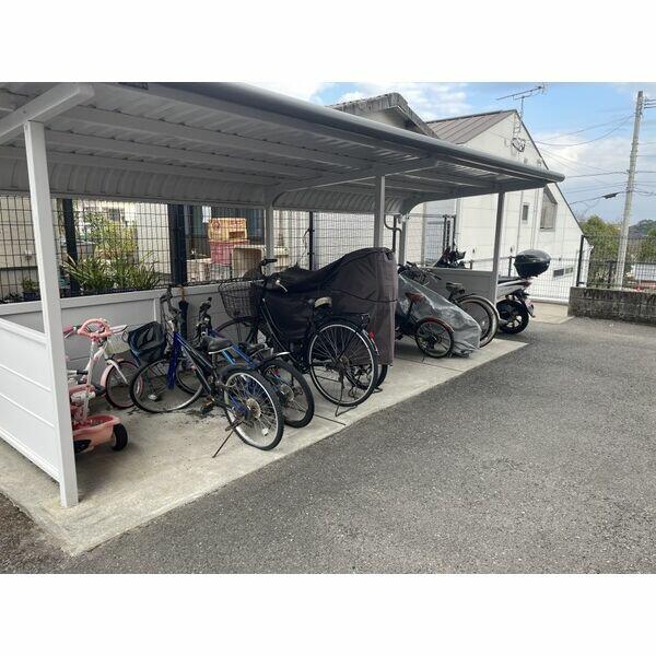 画像3:オートバイ駐輪場・自転車置場