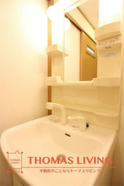 画像3:シャワー付きの独立洗面台です。