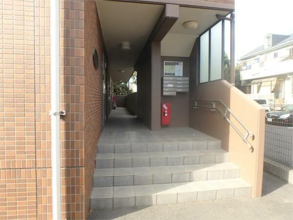 画像15:建物入口　集合ポスト　掲示板