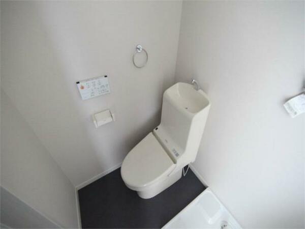 画像6:温水暖房洗浄便座付トイレ