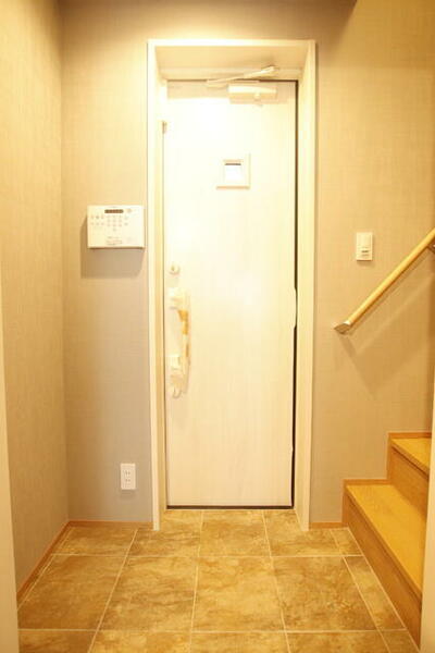 画像9:白い扉で清潔感のある玄関に♪