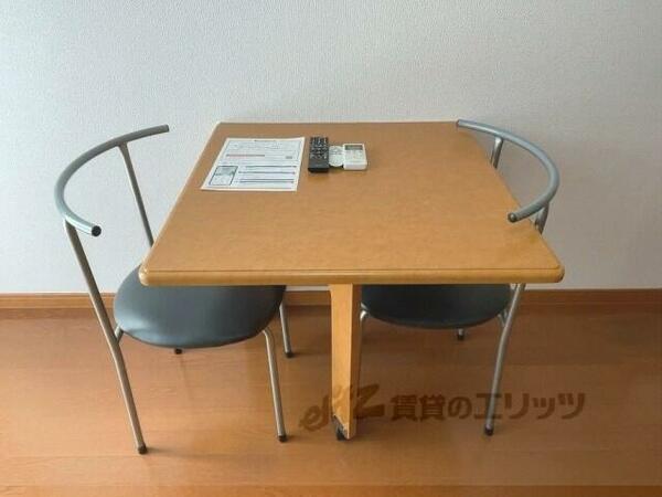画像12:テーブル椅子