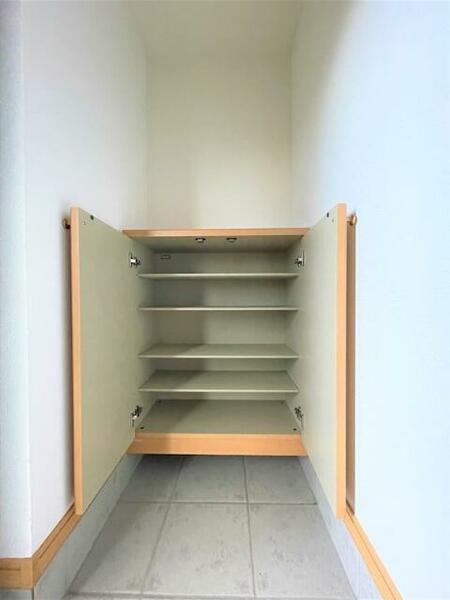 apartment 茨城県つくば市研究学園５丁目５－１３ ファースト・ラフィーネ・学園１Ｆ