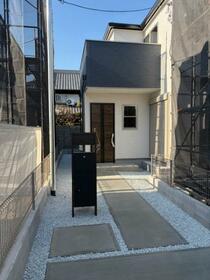 大阪府堺市西区浜寺諏訪森町東３丁