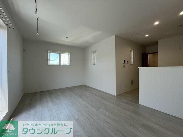 detached 東京都三鷹市北野４丁目

地図を見る