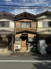 京都府京都市北区衣笠鏡石町