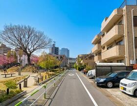 東京都文京区本駒込５丁目