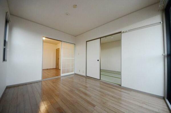 apartment 埼玉県北足立郡伊奈町栄５丁目
地図を見る