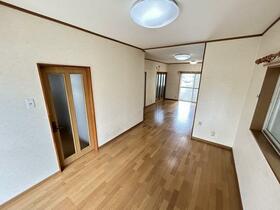 三重県亀山市能褒野町