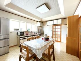 秋田県湯沢市杉沢字戸石崎