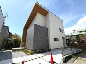 神奈川県平塚市八重咲町