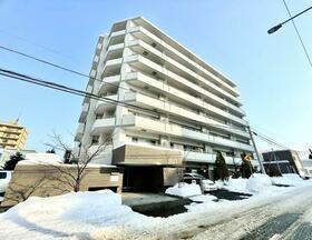 セントレイジ中央図書館前