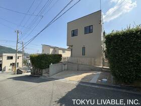 兵庫県川西市萩原３丁目