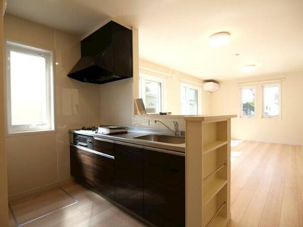 detached 東京都三鷹市中原３丁目

地図を見る