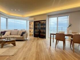 プリズムタワー