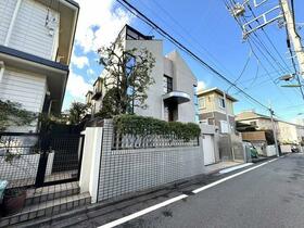 東京都世田谷区中町１丁目