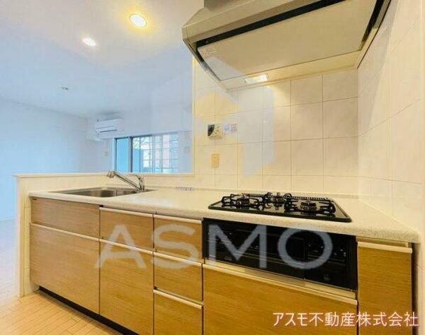 キッチン：同マンション別部屋参考写真