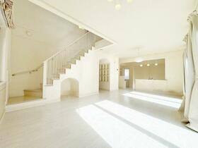 宮城県仙台市泉区紫山5丁目