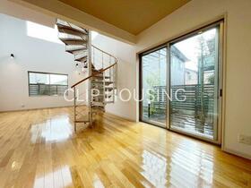 東京都八王子市元八王子町２丁目