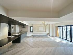 ＴＨＥ　ＳＹＬＡ　ＳＨＩＢＵＹＡ−ＴＯＭＩＧＡＹＡ